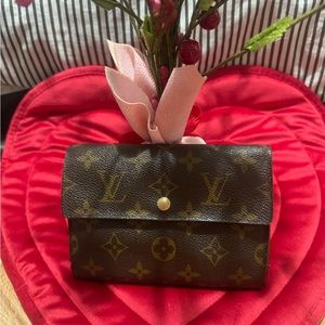 AUTHENTIC Louis Vuitton Monogram wallet